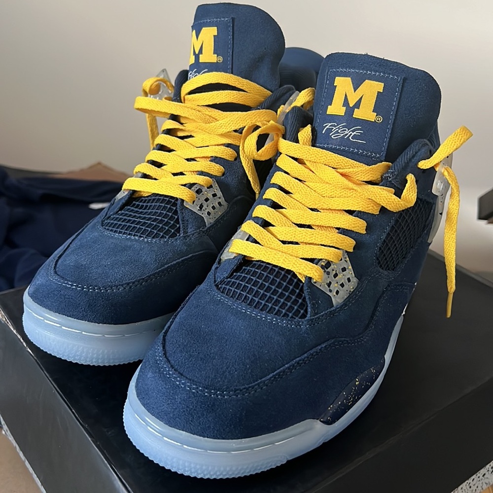 Michigan Jordan Retro 4 Size 13